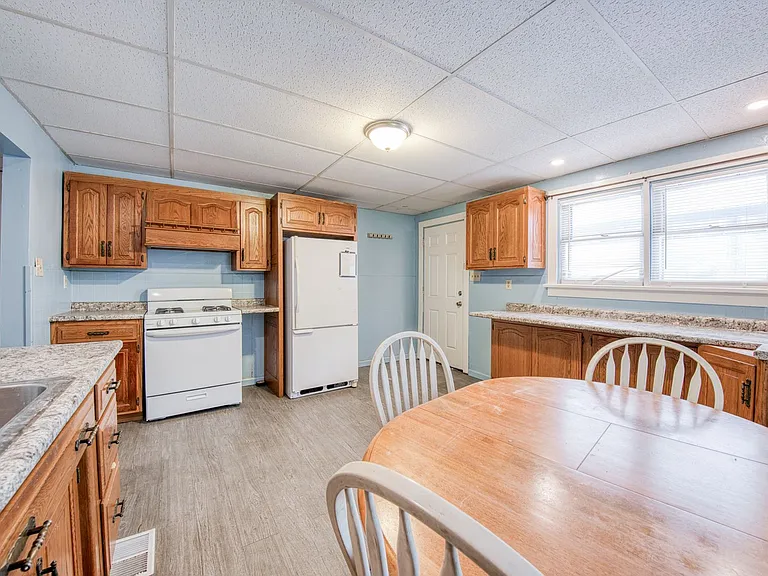 126 Railroad St #128 — Photo 32