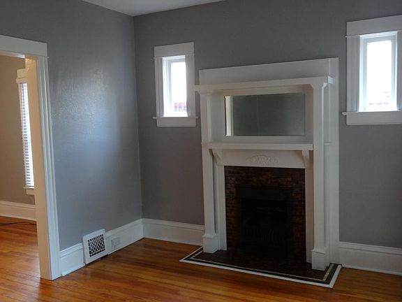 2nd image of 31 N Pennsylvania St