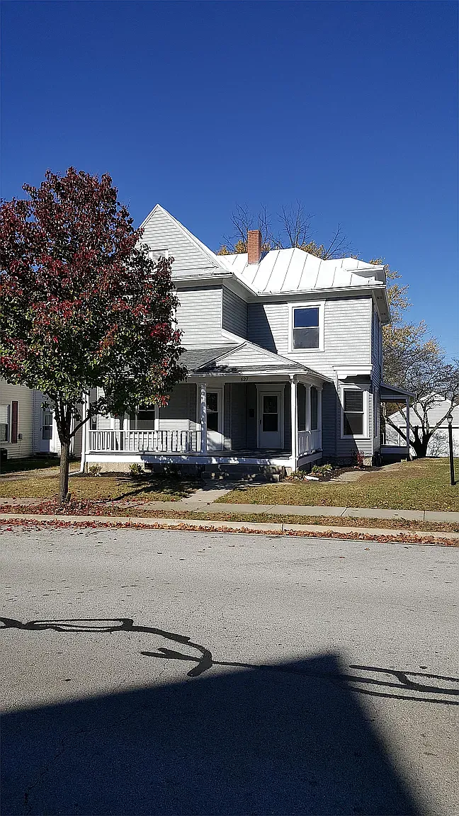 3 bed, 1.5 bath, 1624 sqft, $1,500 — Photo 1