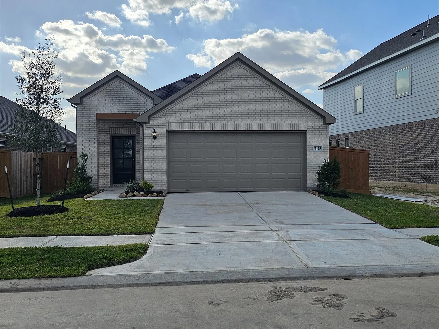 3 bed, 2.0 bath, 1624 sqft, $2,500 — Photo 1