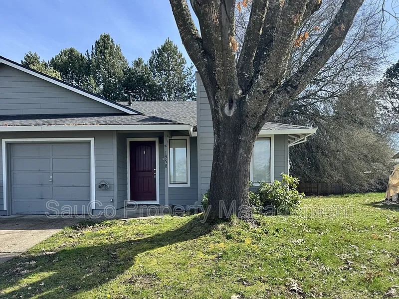 2 bed, 1.0 bath, 984 sqft, $1,900 — Photo 2
