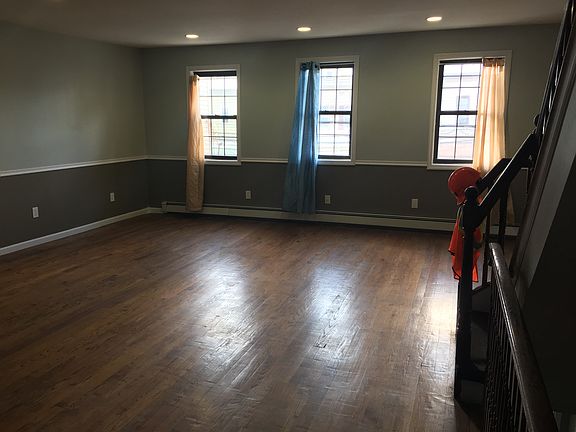 3rd image of 424 Bronx Park Ave