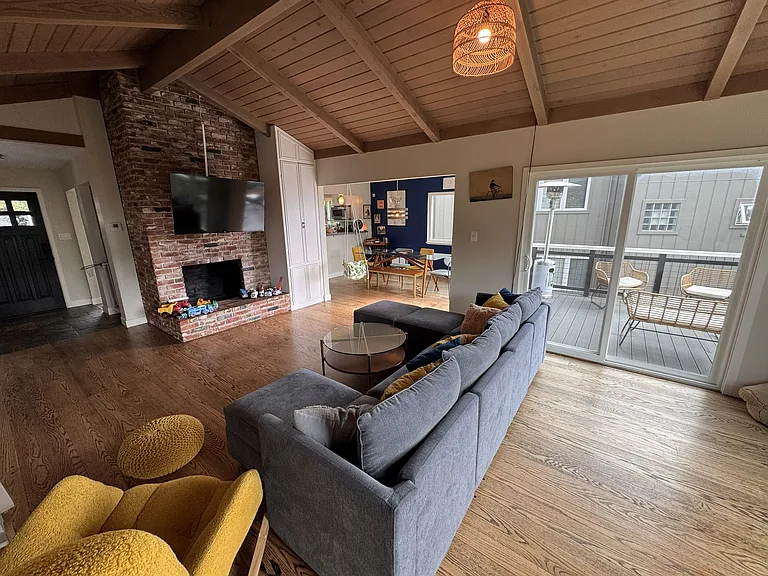 3131 Robinson Dr — Photo 6