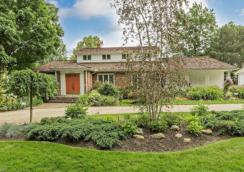 1st image of 22575 Canterbury Ln