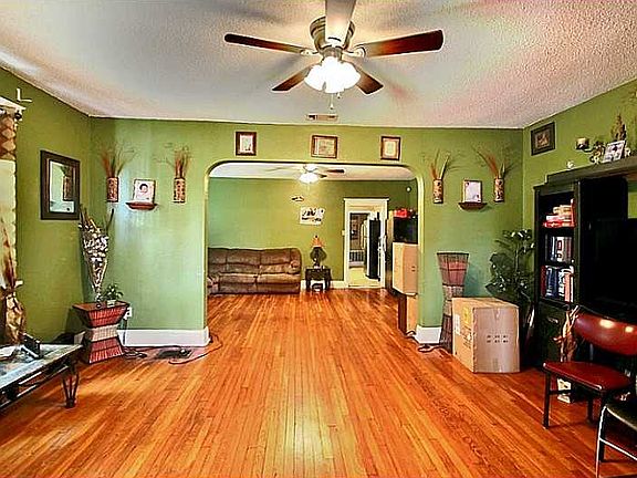 4th image of 8722 Apricot St
