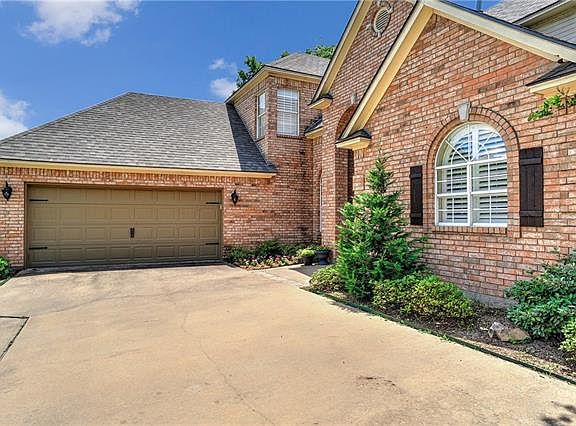 4th image of 2625 Fair Oaks Cir