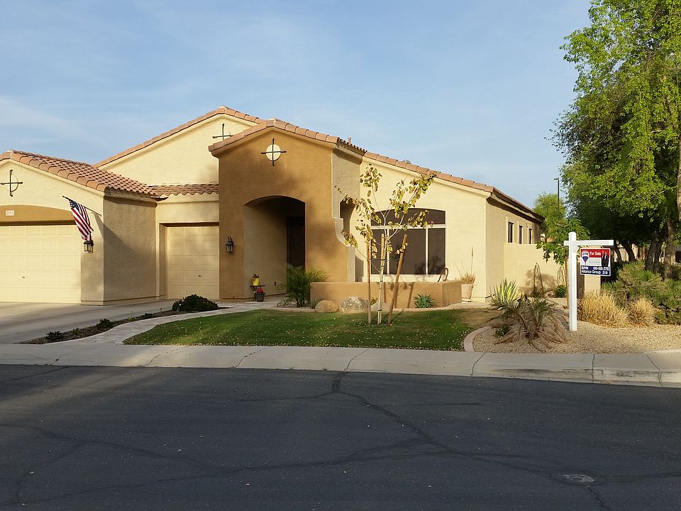 Only 3 homes on Cul de sac