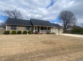 210 Cascade Dr, Athens, AL 35611