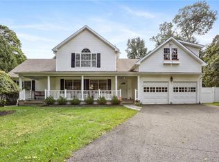 2 Blackberry Ln, Norwalk, CT 06850
