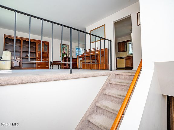 4th image of 17 Oliver Avenue