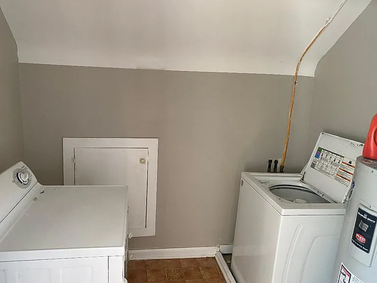 Washer/Dryer...located right in the apt!