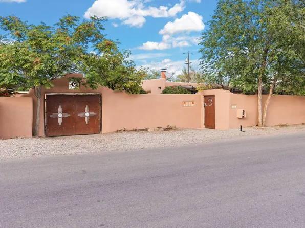 221 Pueblo Solano Rd NW, Albuquerque, NM 87107
