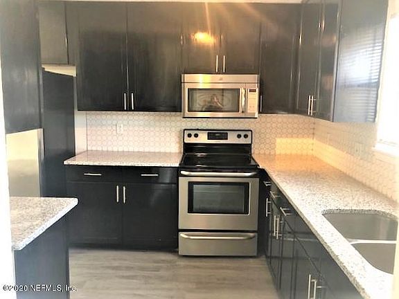 2nd image of 10717 Meadowlea Cir W