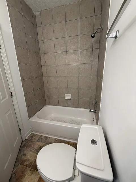3 bed, 2.5 bath, 1275 sqft, $2,000 — Photo 4