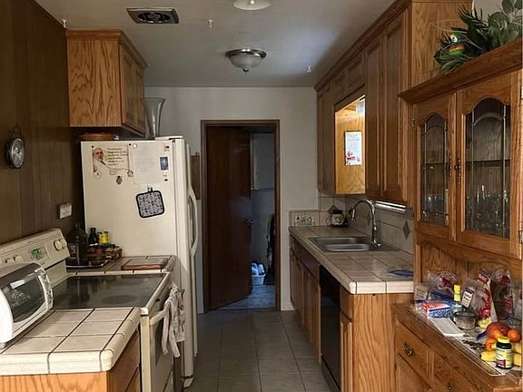 2nd image of 427 E Monterey Ave