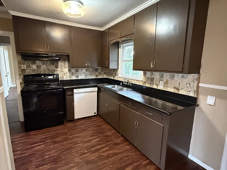3825 Hyde Park Row — Photo 4