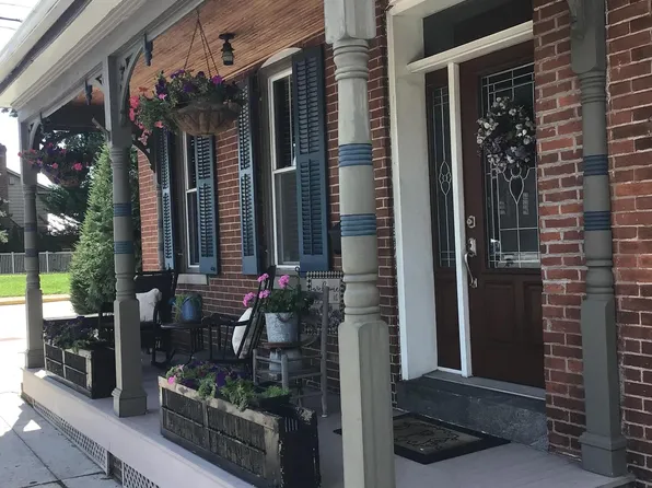 13 Hanover St, New Oxford, PA 17350