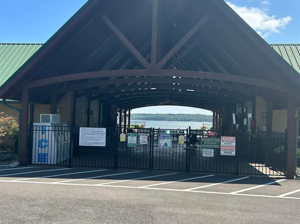 142 Trails End Ln, Murray, KY 42071