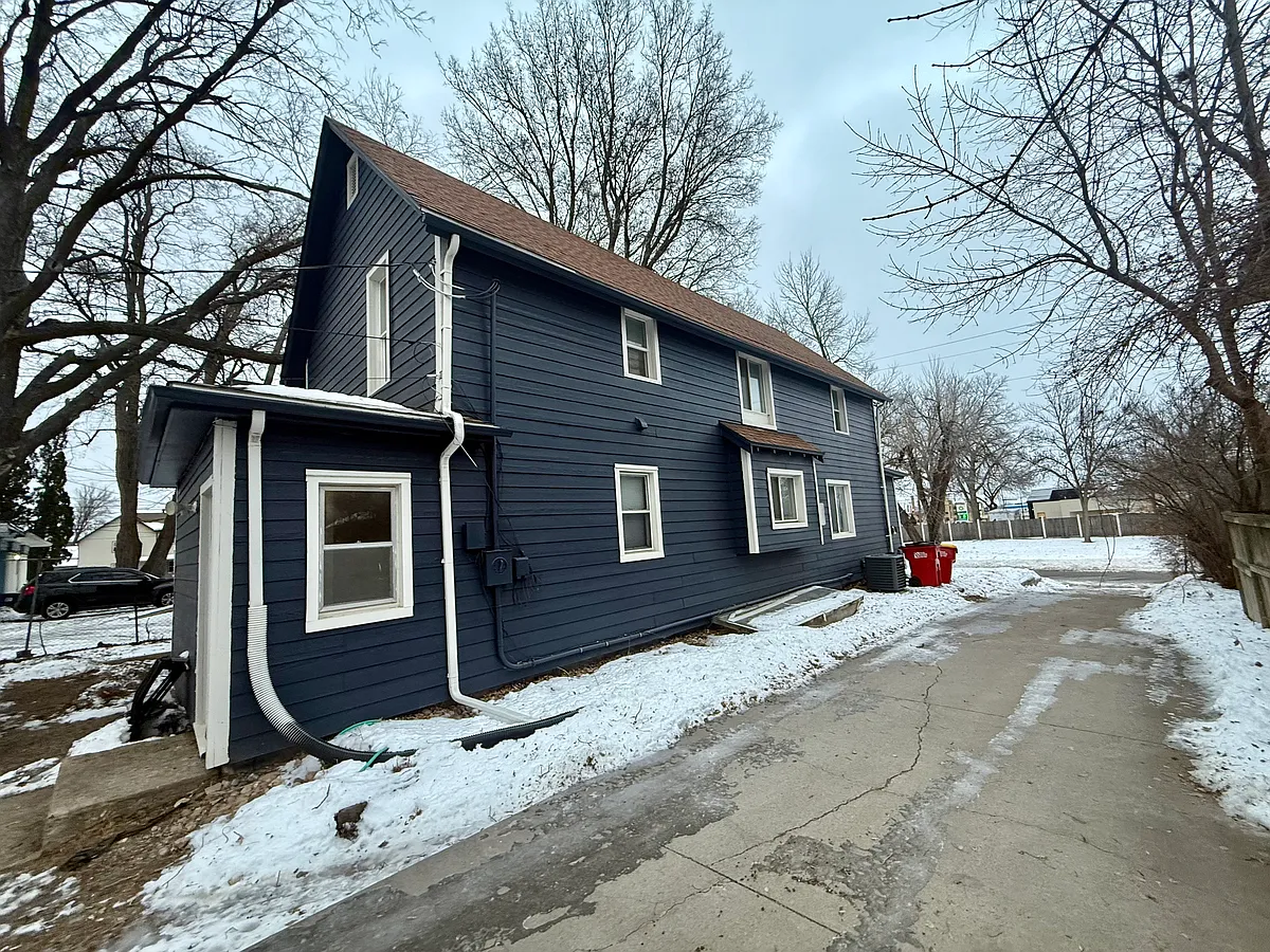 Building Photo - 609 S Spring Ave #2