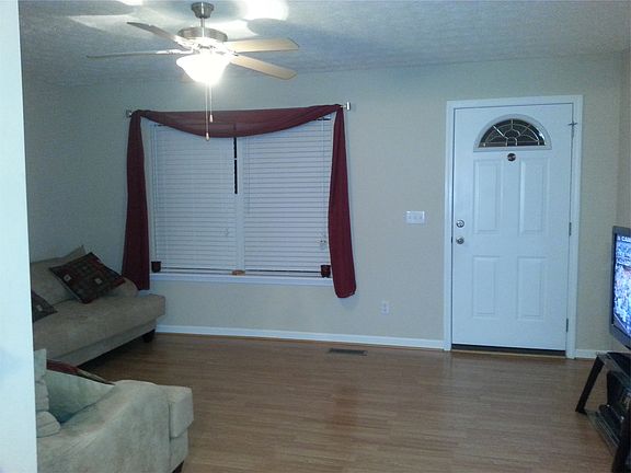 5th image of 142 Wooded Oak Ct