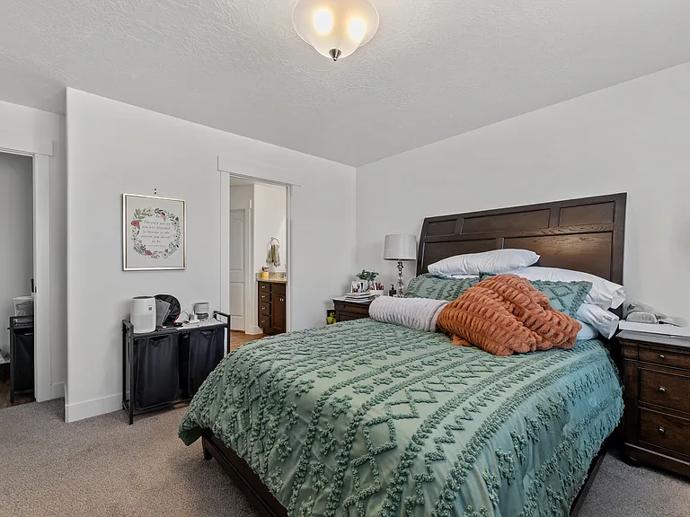 932 N Olson Dr — Photo 17