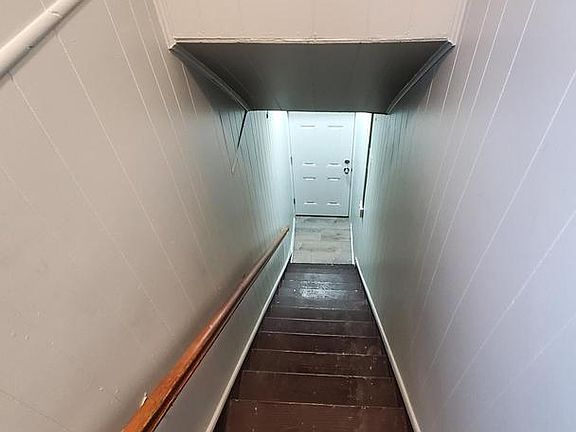 2nd image of 501 S Broadway Tpke