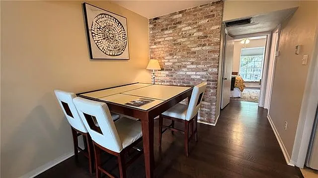 3201 Saint Charles Ave #302 — Photo 4