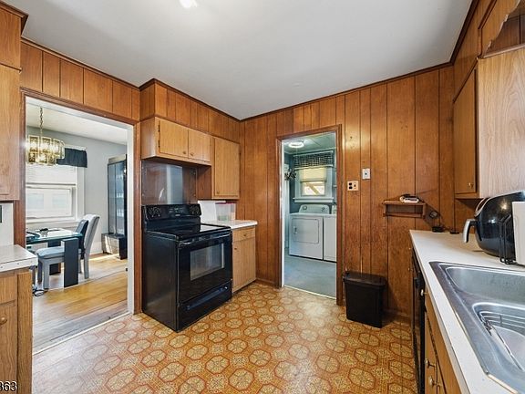 5th image of 149 Roessler St