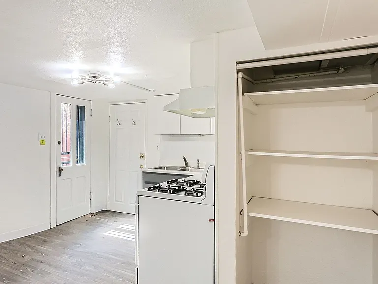 445 N Washington St — Photo 11