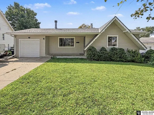 7839 Grover St, Omaha, NE 68124