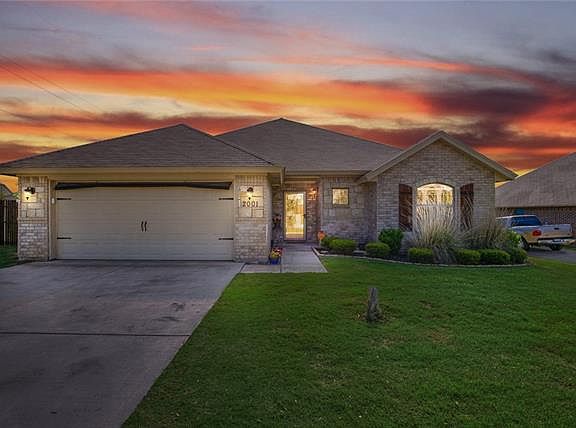 2nd image of 2001 Starwood Dr