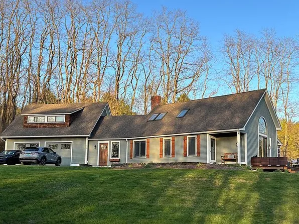 684 Farmer Dr, Saint Johnsbury, VT 05819