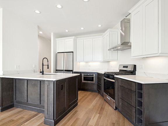 5th image of 4770 N Manor Ave APT 205