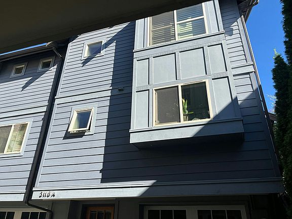 3rd image of 3118A Franklin Ave E