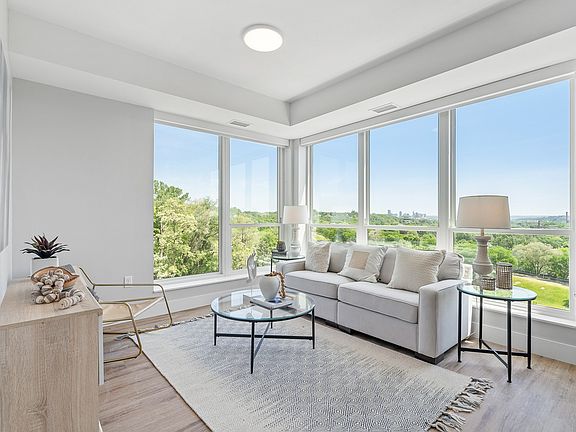 3rd image of 470 Lexington Pkwy S #301