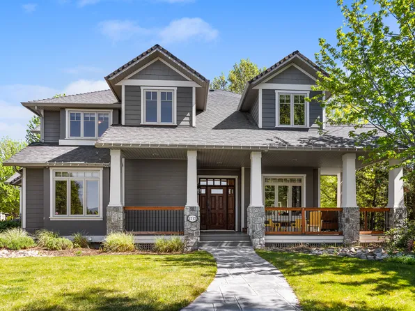 1717 Canyon View Ct, Kelowna, BC V1W 4A2