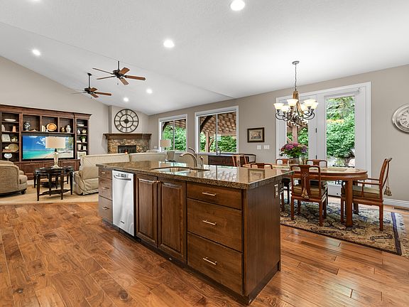 5th image of 918 Mahogany Dr