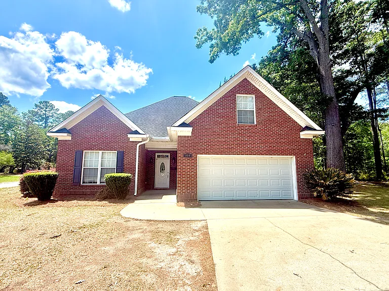 335 Pine Loop Cir — Photo 1