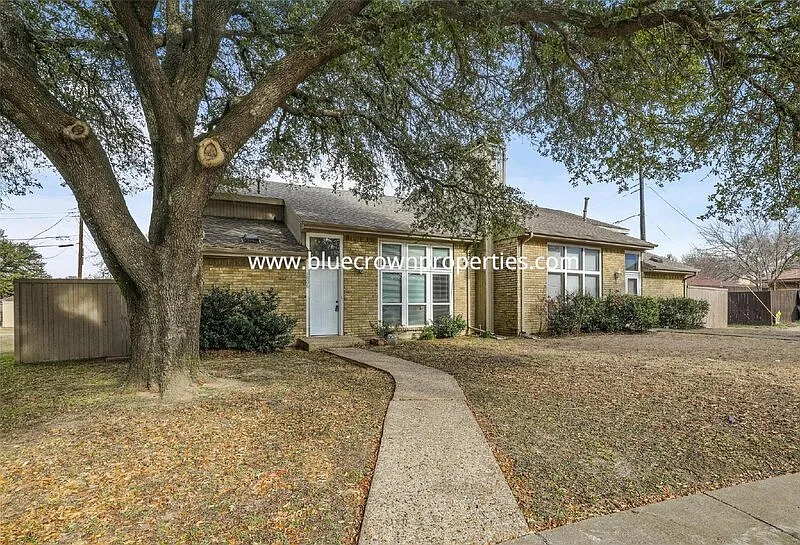 3 bed, 2.0 bath, 1445 sqft, $1,950 — Photo 2