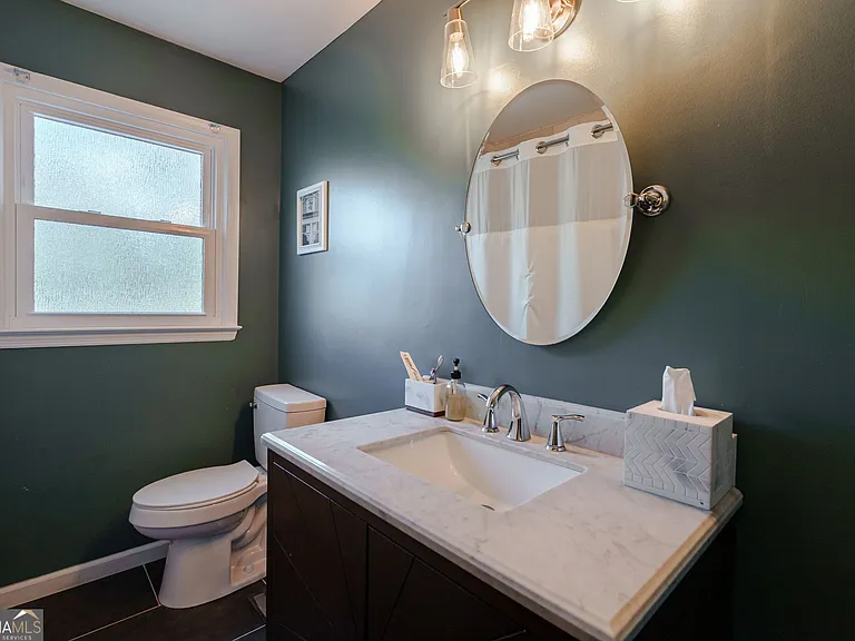 196 Avalon Dr — Photo 40