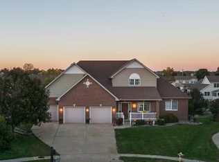 1 Cashel Dr, Bloomington, IL 61704