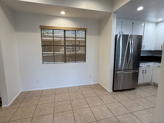 3rd image of 221 S Oak Knoll Ave APT 207-1