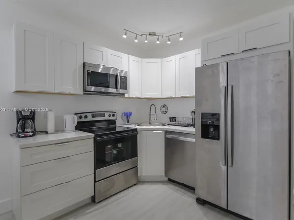 1936 S Ocean Dr APT 3C, Hallandale, FL 33009