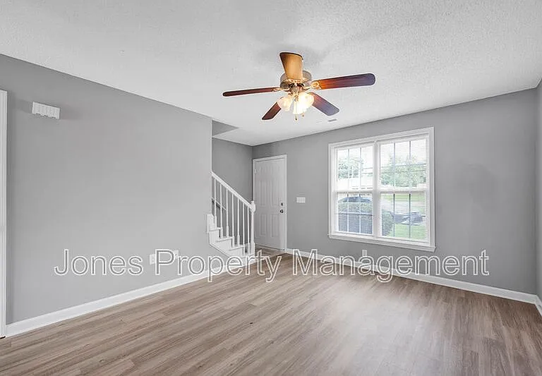 500 Jackson Park Rd #12 — Photo 8