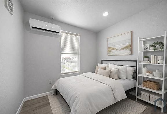 3rd image of 715 28th St #A