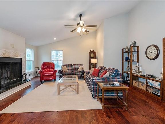 5th image of 158 Bramble Oak Dr