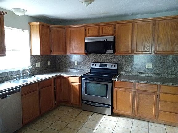 4th image of 6411 NW Maple Ave