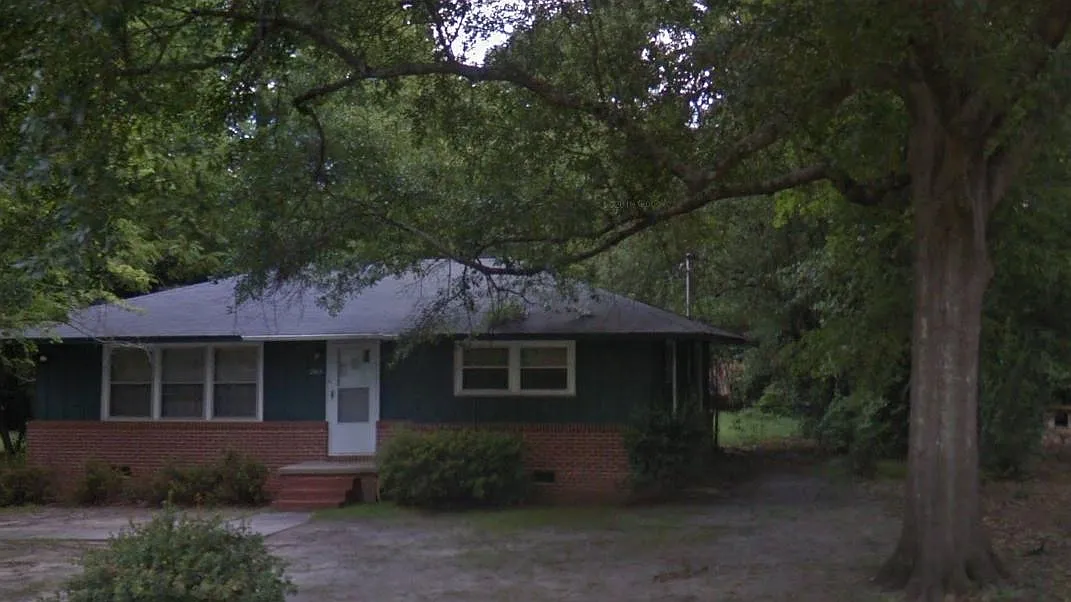 2915 Emerson Cir photo 1