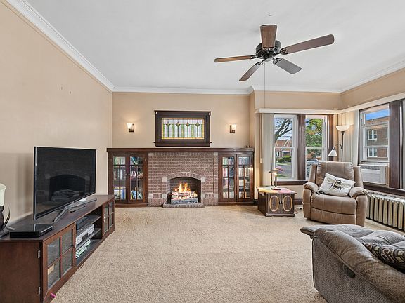 4th image of 5849 W Eddy St