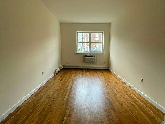 4th image of 2816 41st St #2F